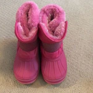 Kids pink CAT and JACK snow boots size 9 (kids)
